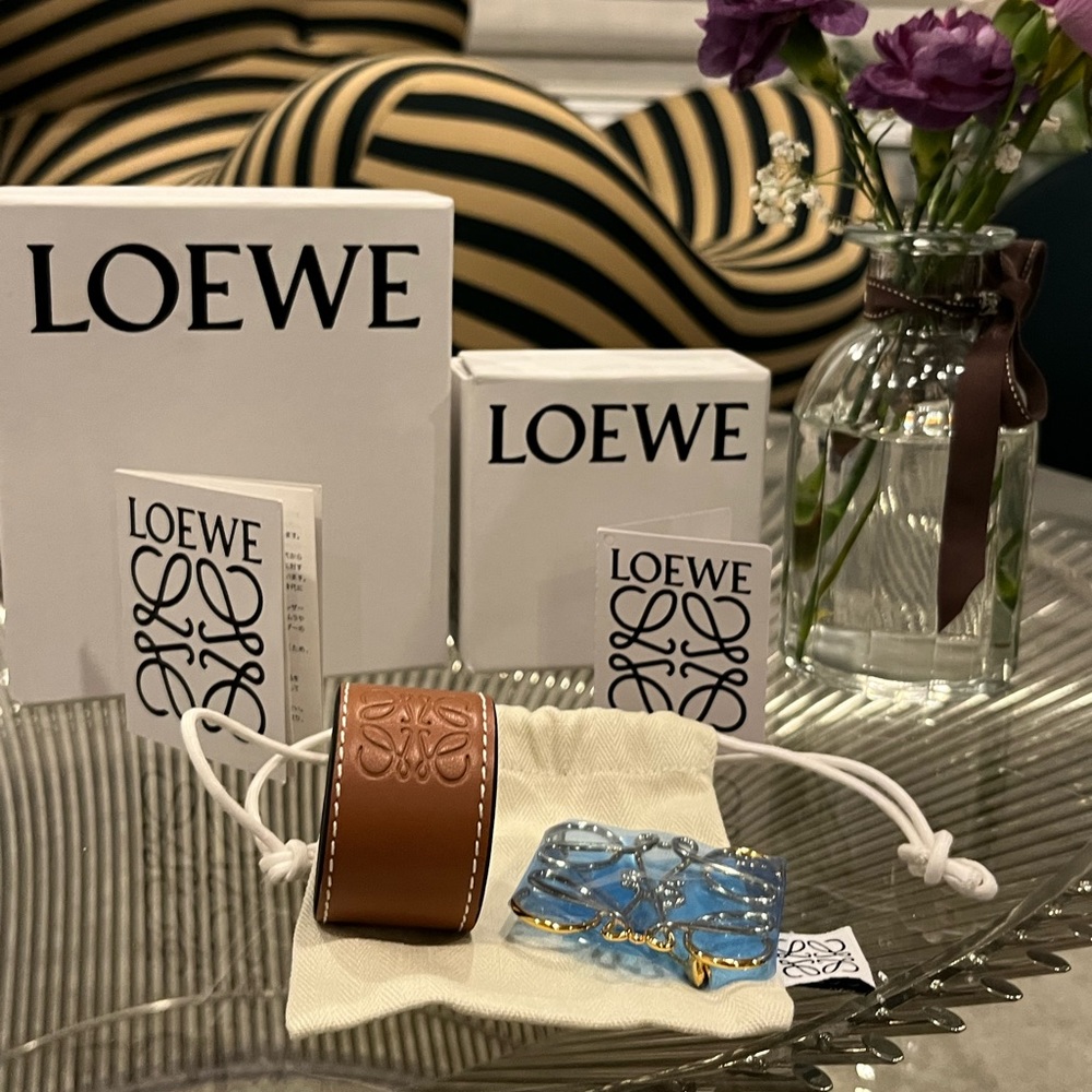 Loewe small slap bracelet in calfskin Brand New w box! Color tan